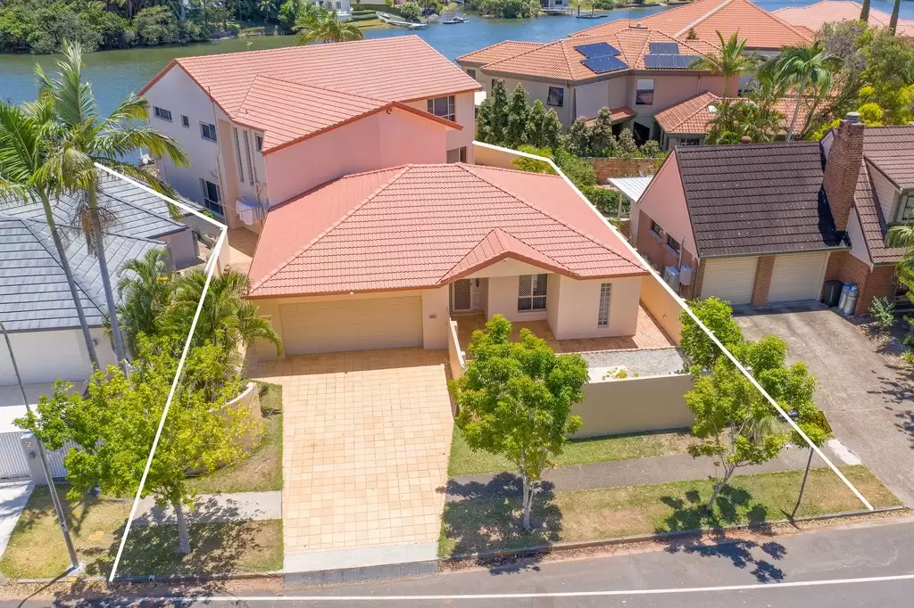 4 Campbell Street, Sorrento Sold by Queensland Sotheby's International Realty - image 1