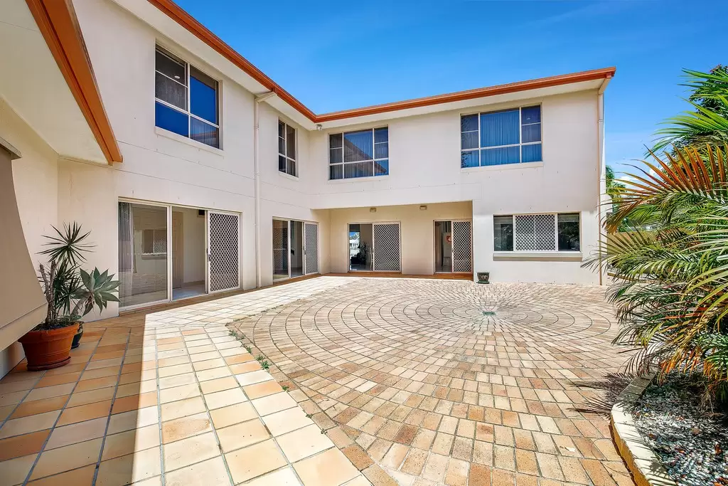 4 Campbell Street, Sorrento Sold by Queensland Sotheby's International Realty - image 1