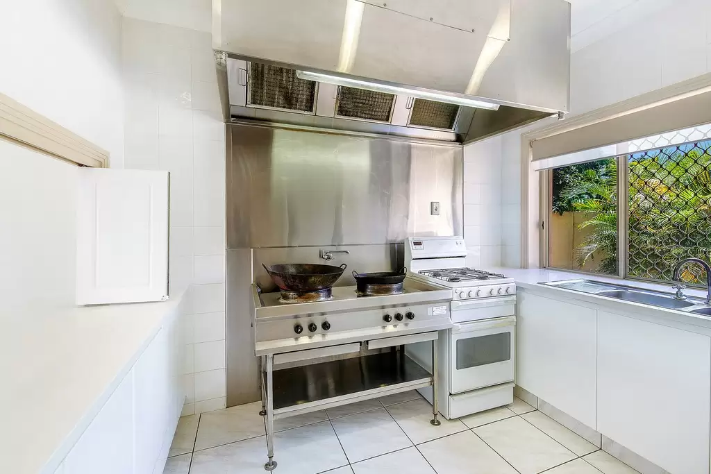 4 Campbell Street, Sorrento Sold by Queensland Sotheby's International Realty - image 1