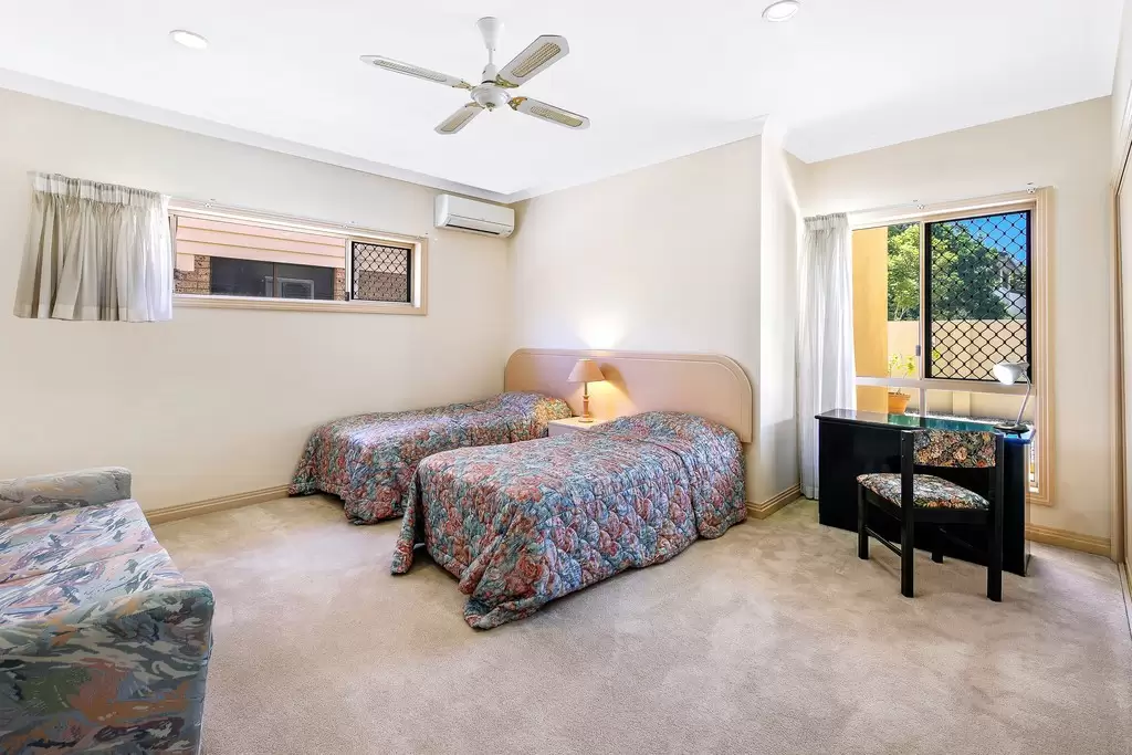 4 Campbell Street, Sorrento Sold by Queensland Sotheby's International Realty - image 1