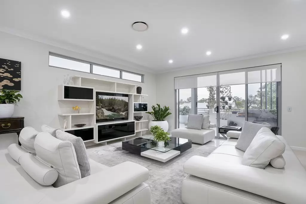 7/145 Beatrice Terrace, Ascot Sold by  - image 1
