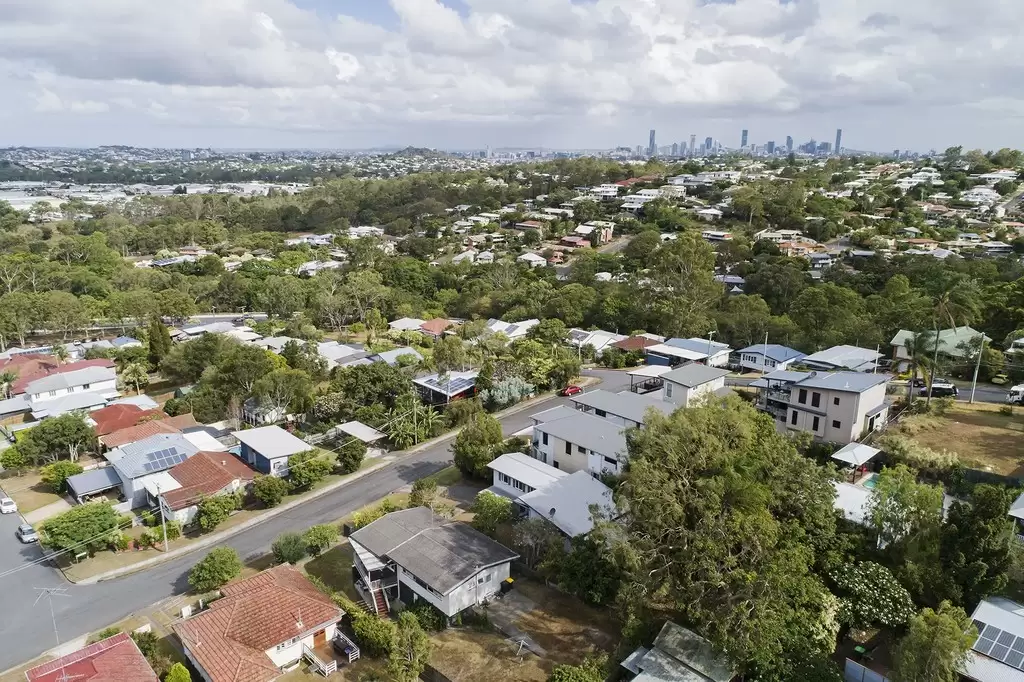 18 McCawley Street, Stafford Sold by Queensland Sotheby's International Realty - image 1