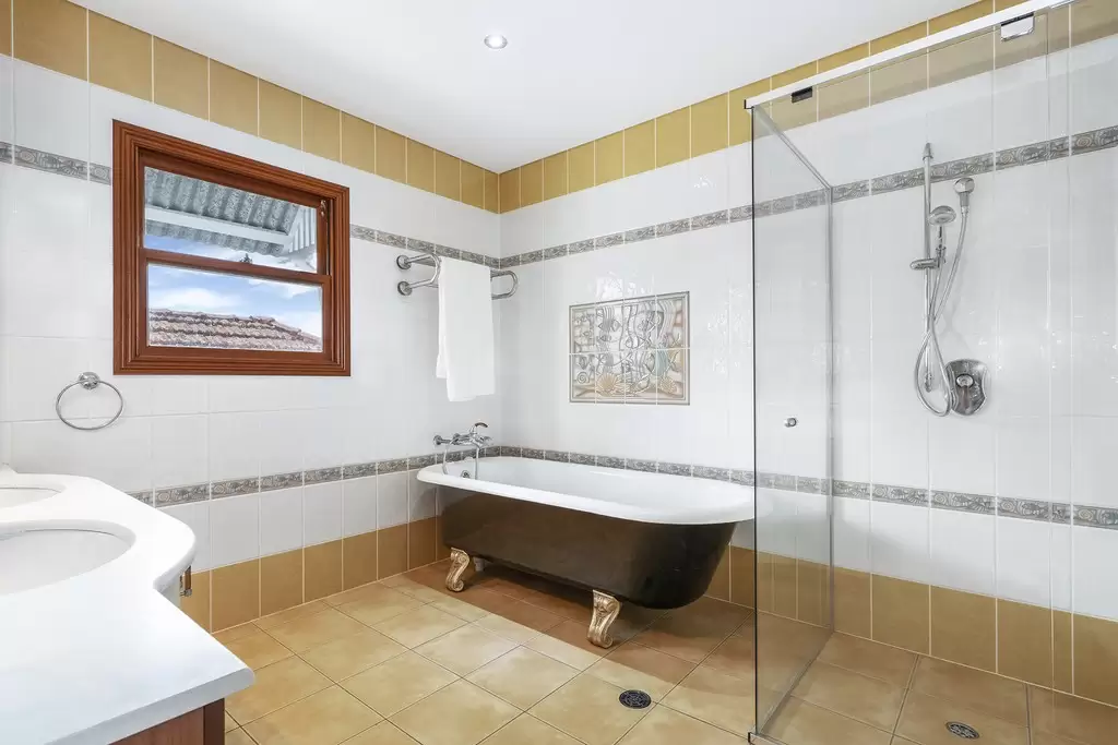 18 McCawley Street, Stafford Sold by Queensland Sotheby's International Realty - image 1