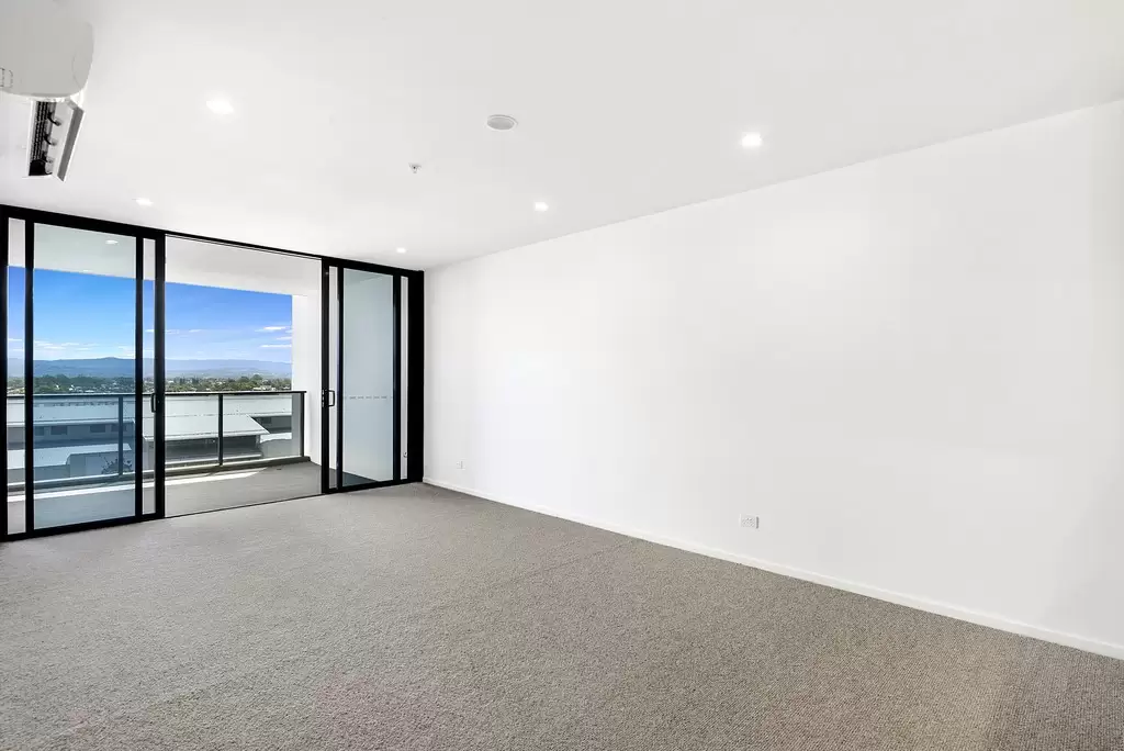 20/31 Queensland Avenue, Broadbeach Leased by  - image 1