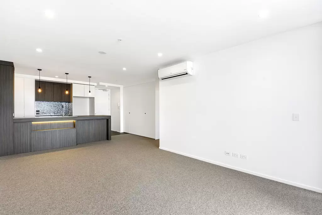 20/31 Queensland Avenue, Broadbeach Leased by  - image 1