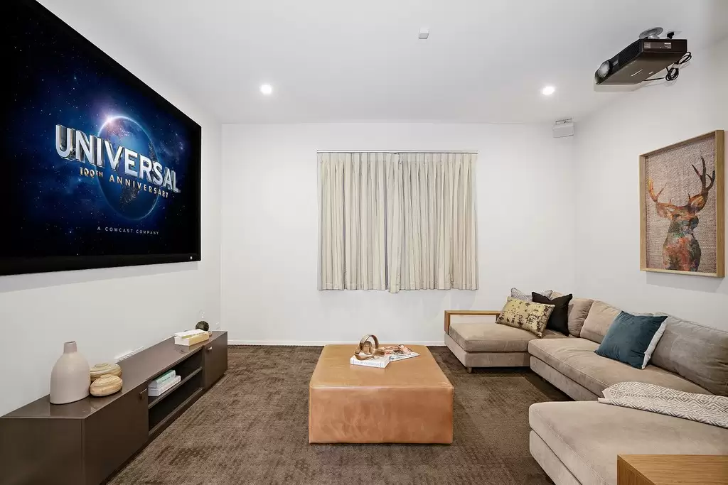 20 Woombye Street, Wooloowin Sold by Queensland Sotheby's International Realty - image 1