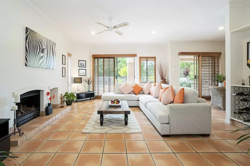 6 'Mountainview' Meadowlake Drive, Carrara Sold by  - image 1