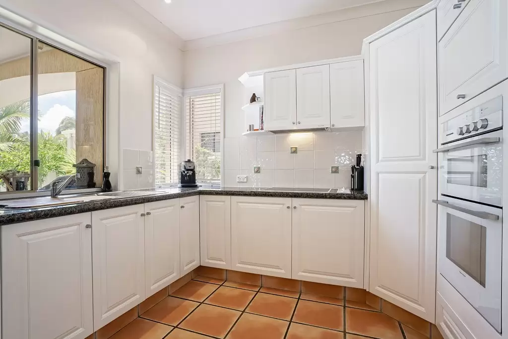6 'Mountainview' Meadowlake Drive, Carrara Sold by  - image 1