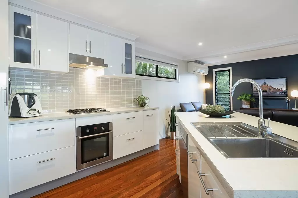 51 Mott Street, Gaythorne Sold by  - image 1