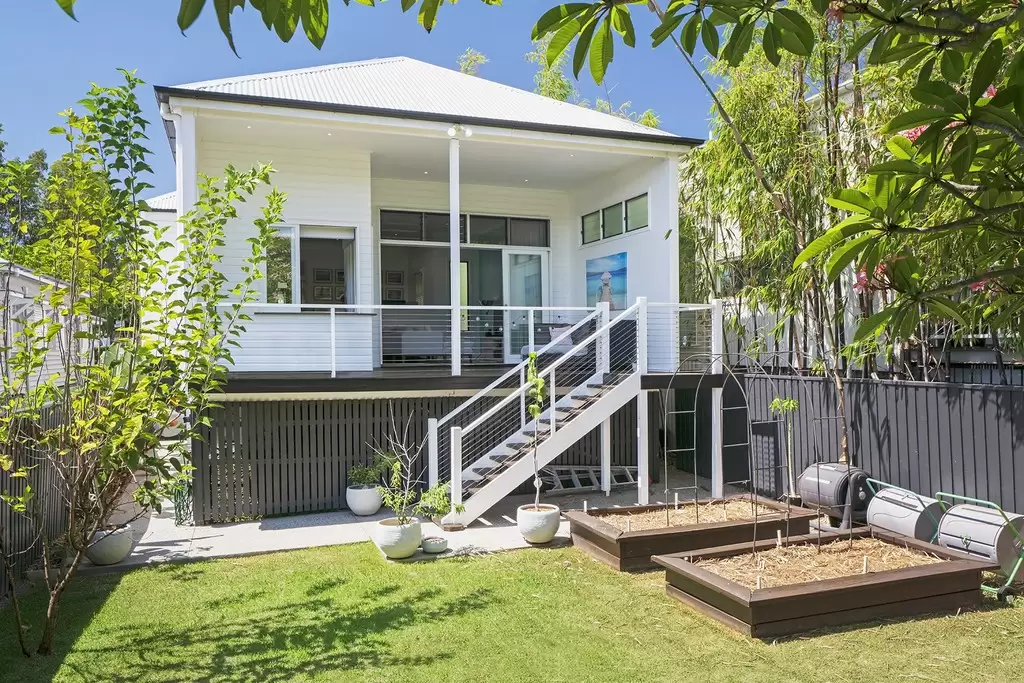 4 Owen Street, Wooloowin Sold by Queensland Sotheby's International Realty - image 1