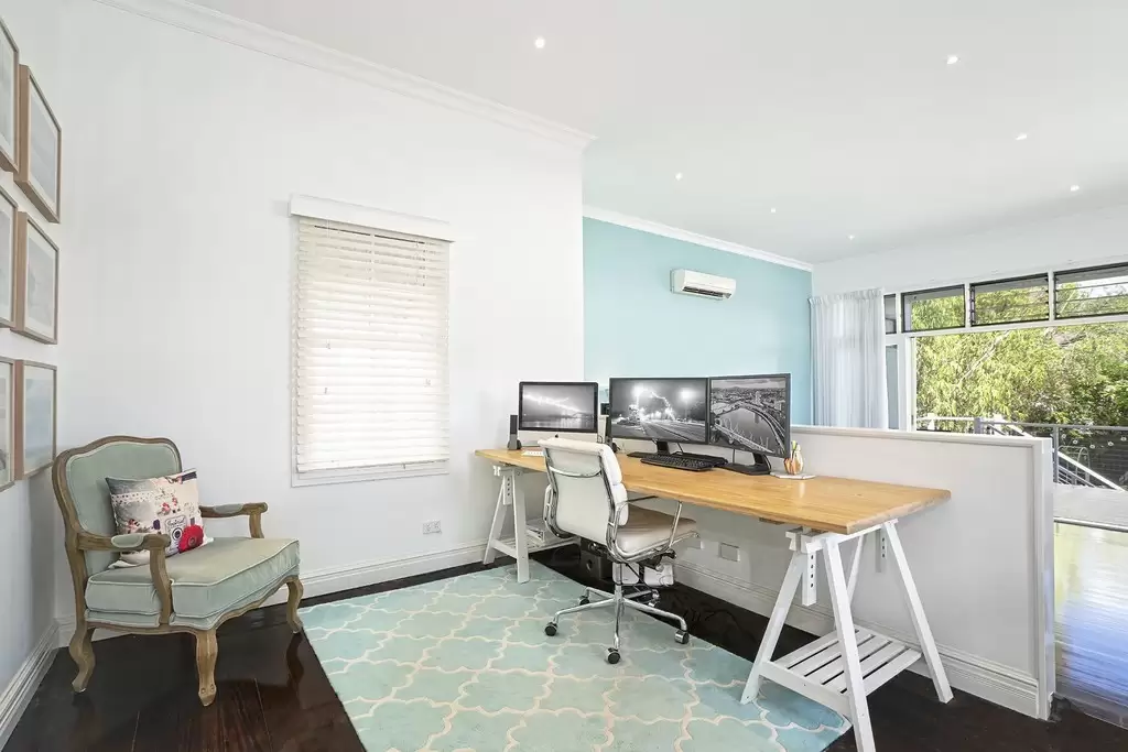 4 Owen Street, Wooloowin Sold by Queensland Sotheby's International Realty - image 1