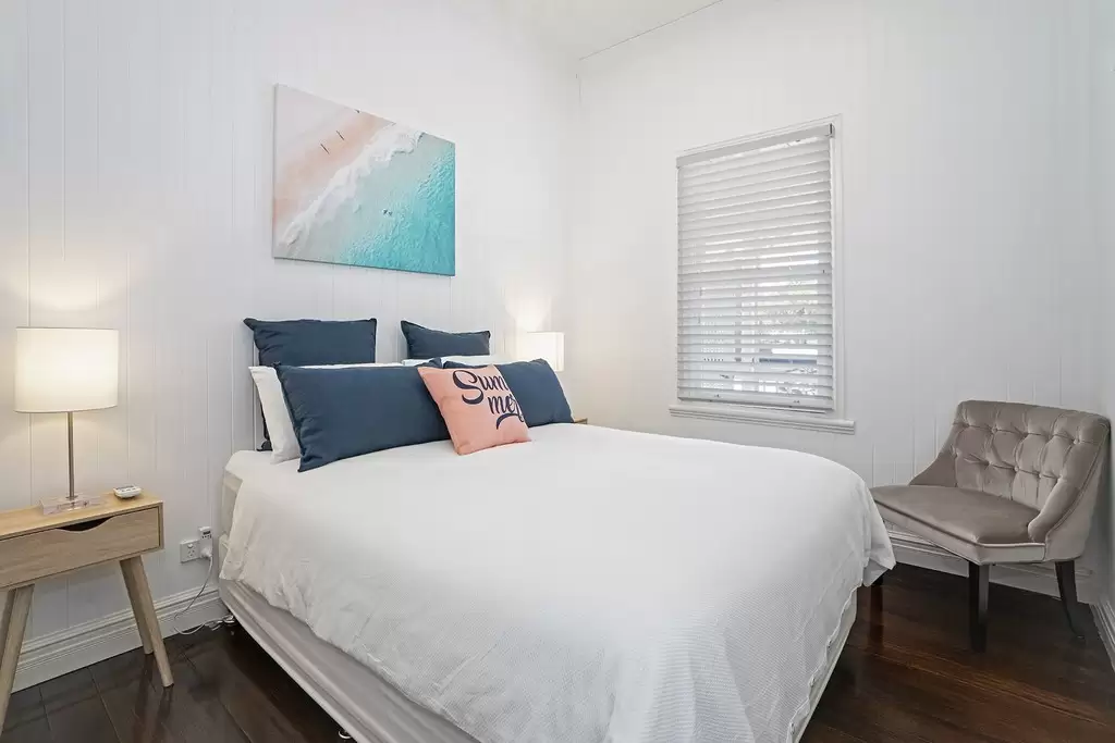 4 Owen Street, Wooloowin Sold by Queensland Sotheby's International Realty - image 1