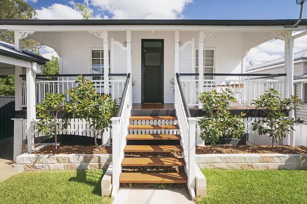 4 Owen Street, Wooloowin Sold by  - image 1