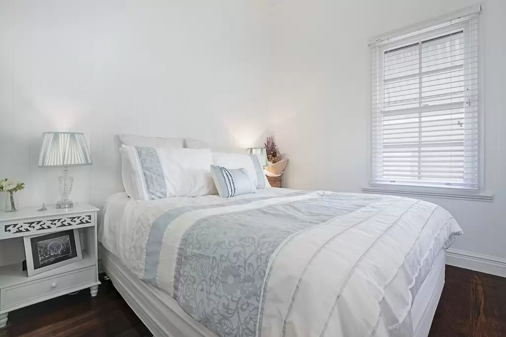 4 Owen Street, Wooloowin Sold by Queensland Sotheby's International Realty - image 1