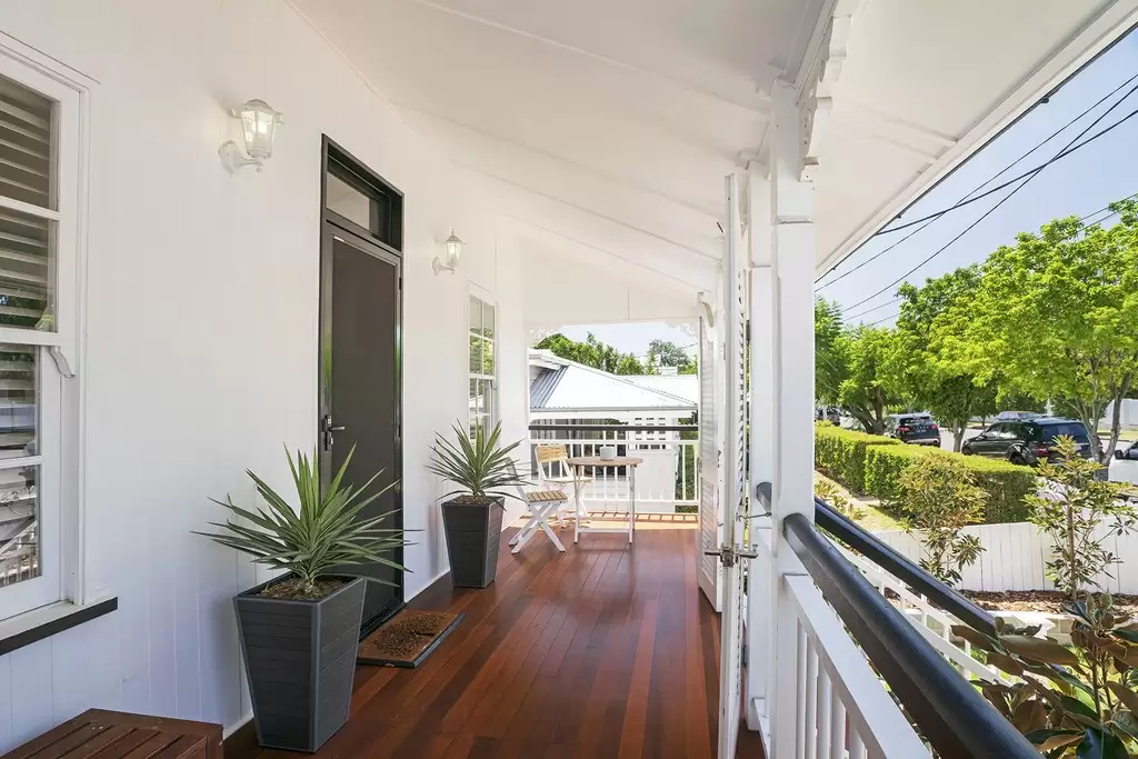 4 Owen Street, Wooloowin Sold by  - image 1