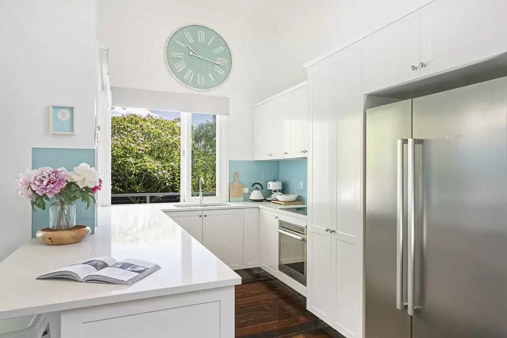 4 Owen Street, Wooloowin Sold by  - image 1