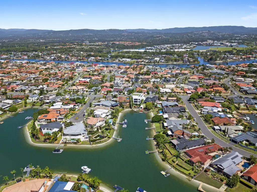 20 Edinburgh Road, Benowa Waters Sold by Queensland Sotheby's International Realty - image 1