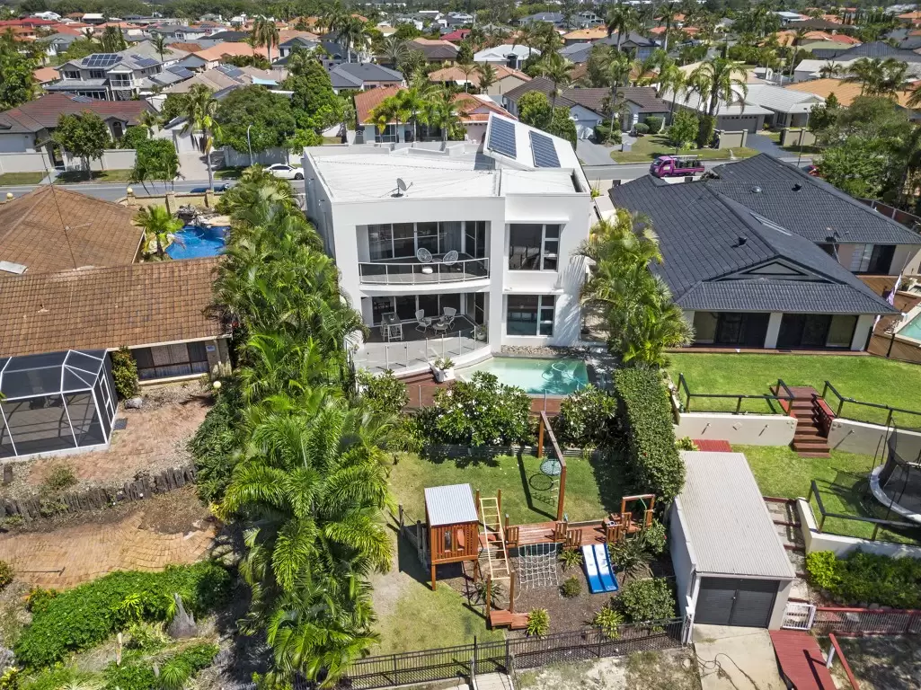 20 Edinburgh Road, Benowa Waters Sold by Queensland Sotheby's International Realty - image 1