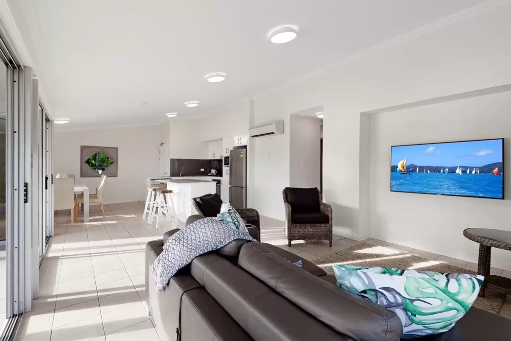 Oasis 20/5 Banksia Court, Hamilton Island Sold by Queensland Sotheby's International Realty - image 1