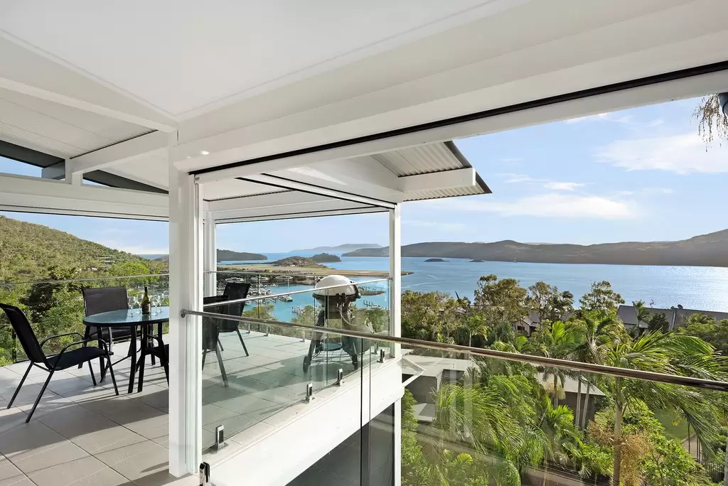 Oasis 20/5 Banksia Court, Hamilton Island Sold by Queensland Sotheby's International Realty - image 1