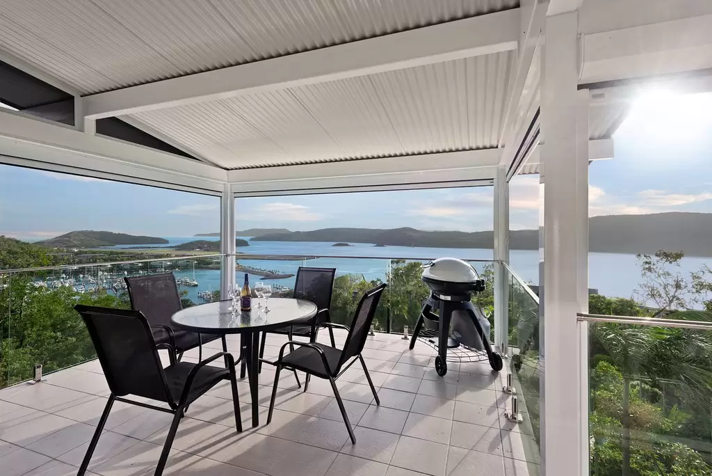 Oasis 20/5 Banksia Court, Hamilton Island Sold by Queensland Sotheby's International Realty - image 1