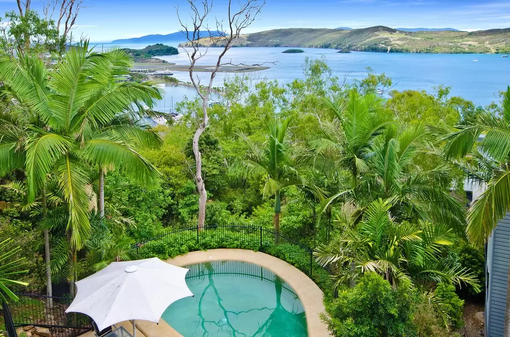 Oasis 20/5 Banksia Court, Hamilton Island Sold by Queensland Sotheby's International Realty - image 1