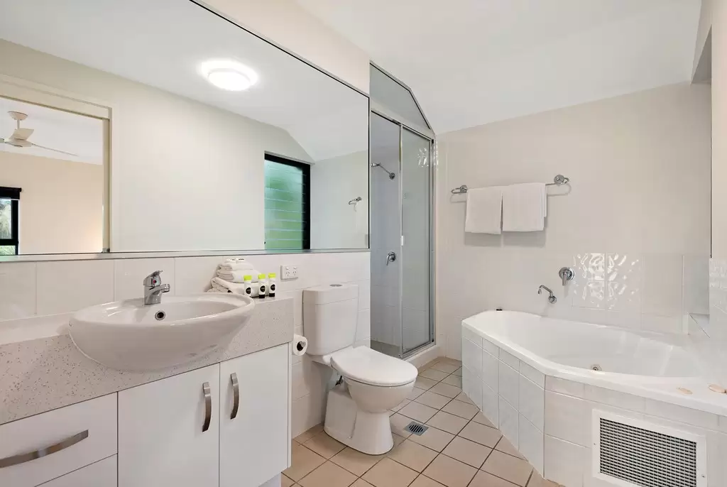 Oasis 20/5 Banksia Court, Hamilton Island Sold by Queensland Sotheby's International Realty - image 1