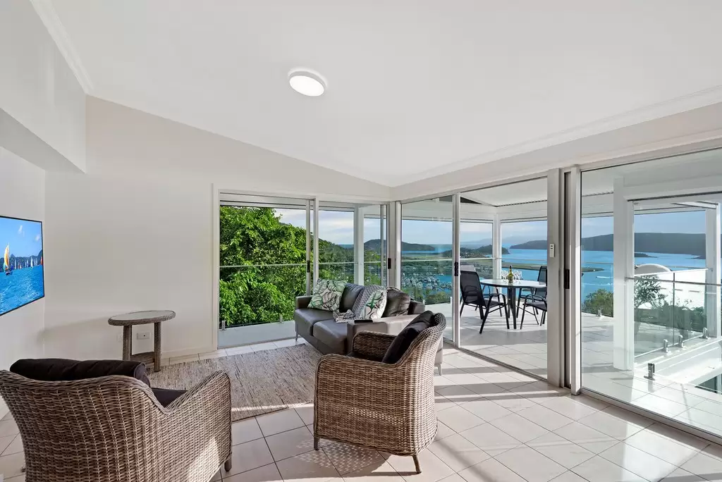 Oasis 20/5 Banksia Court, Hamilton Island Sold by Queensland Sotheby's International Realty - image 1