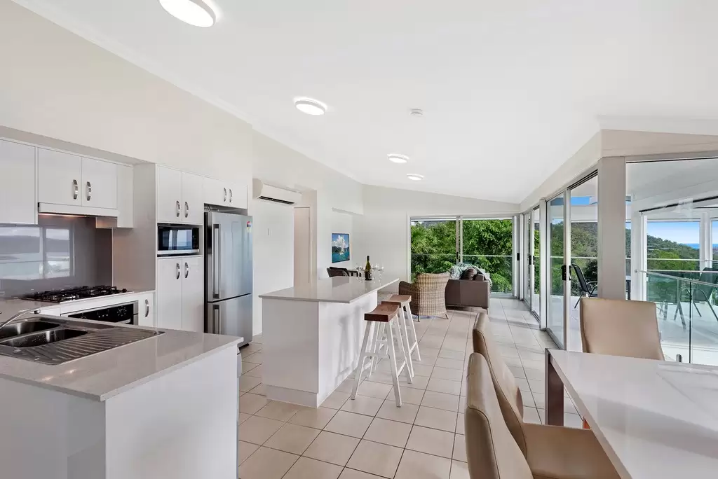 Oasis 20/5 Banksia Court, Hamilton Island Sold by Queensland Sotheby's International Realty - image 1