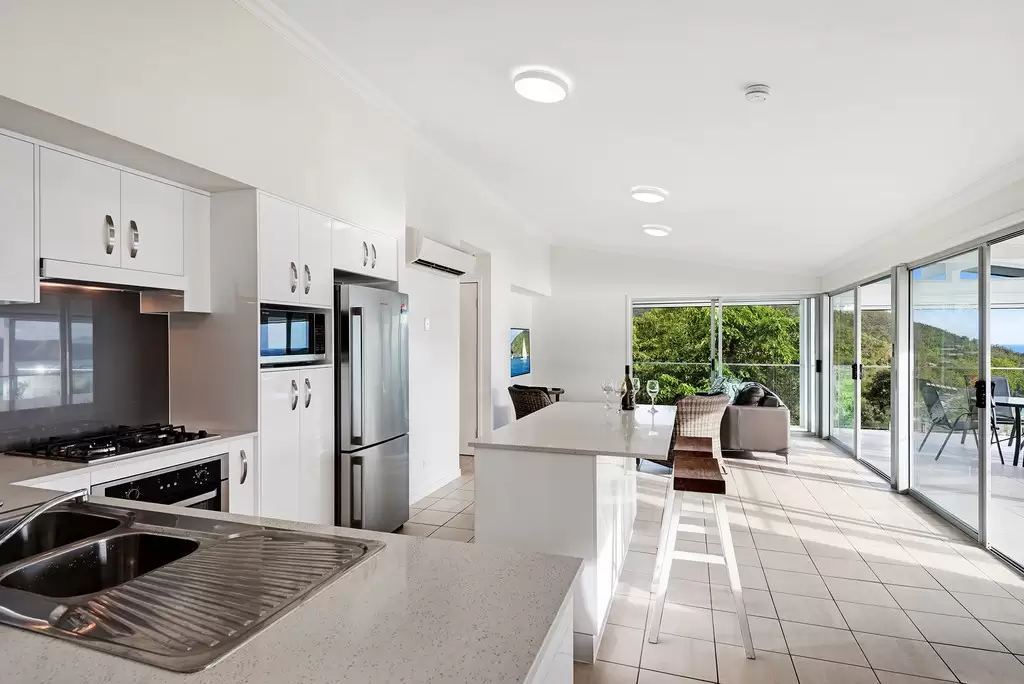 Oasis 20/5 Banksia Court, Hamilton Island Sold by Queensland Sotheby's International Realty - image 1