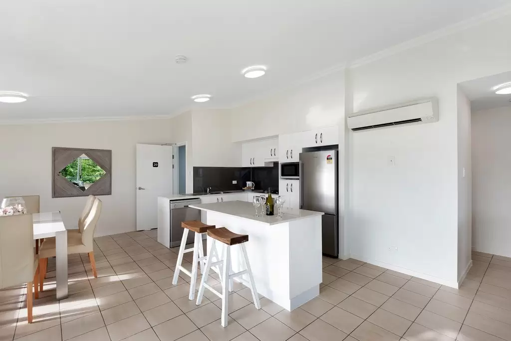 Oasis 20/5 Banksia Court, Hamilton Island Sold by Queensland Sotheby's International Realty - image 1