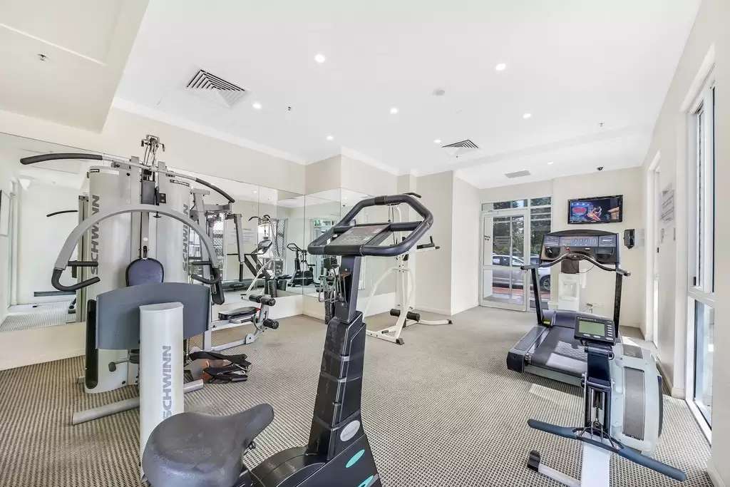 41/5 Woodroffe Avenue, Main Beach Sold by  - image 1