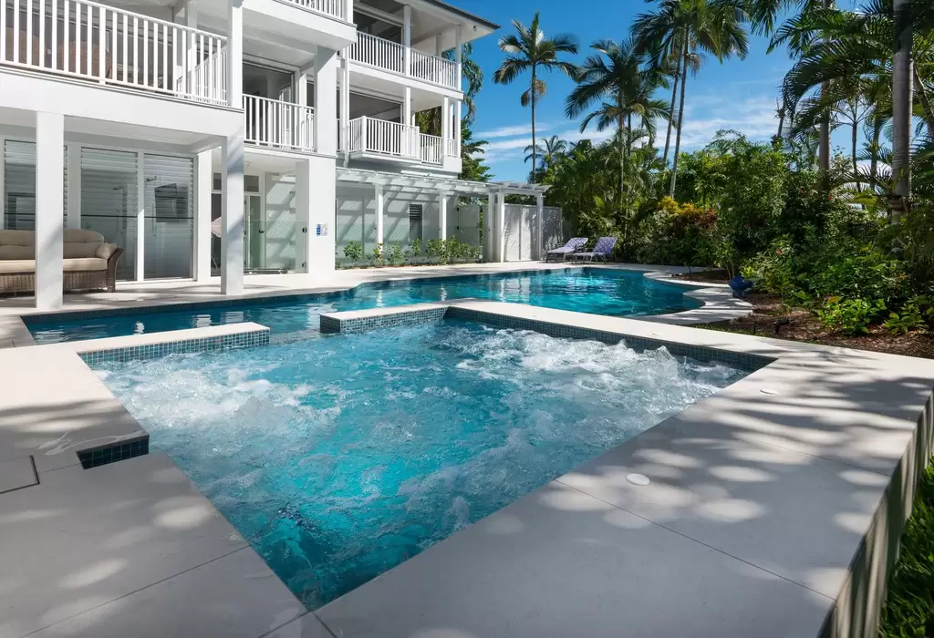 2 Murphy Street, Port Douglas Sold by Queensland Sotheby's International Realty - image 1