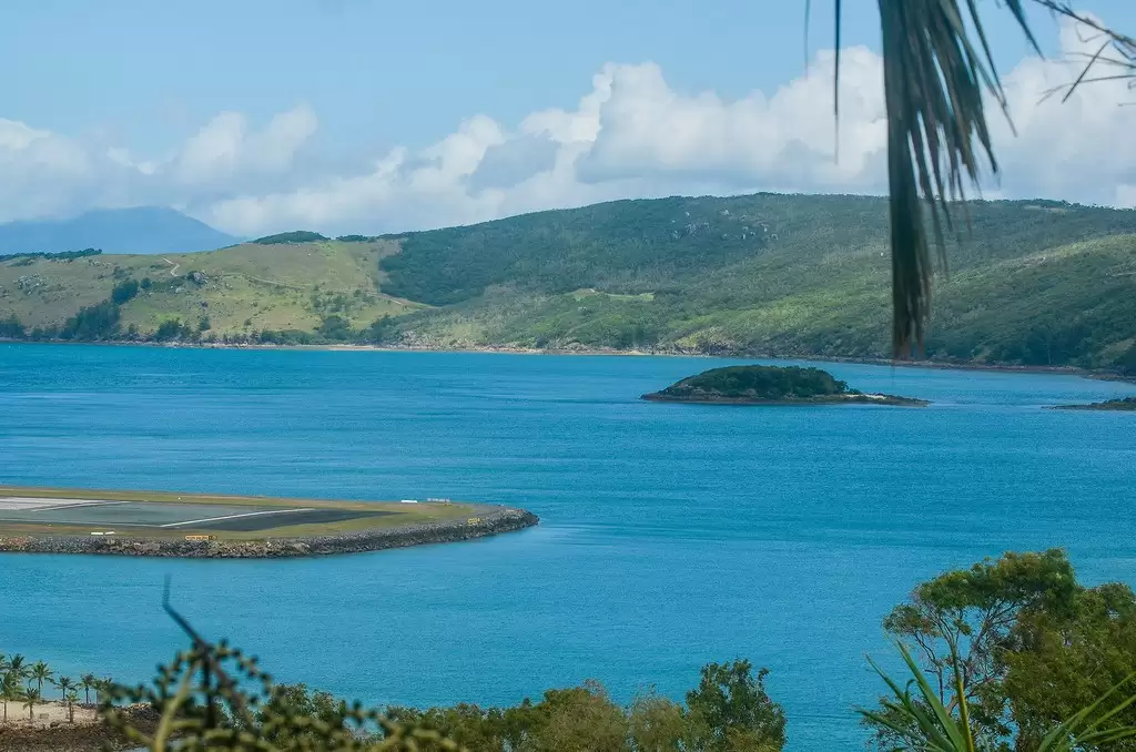 Oasis 19/5 Banksia Court, Hamilton Island Sold by Queensland Sotheby's International Realty - image 1