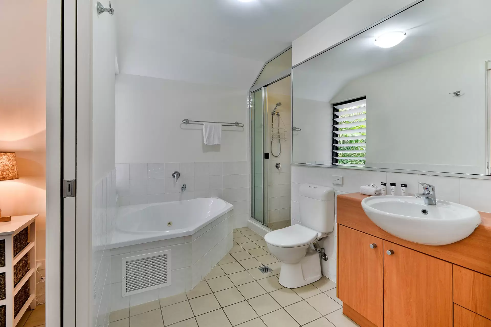Oasis 19/5 Banksia Court, Hamilton Island Sold by Queensland Sotheby's International Realty - image 1