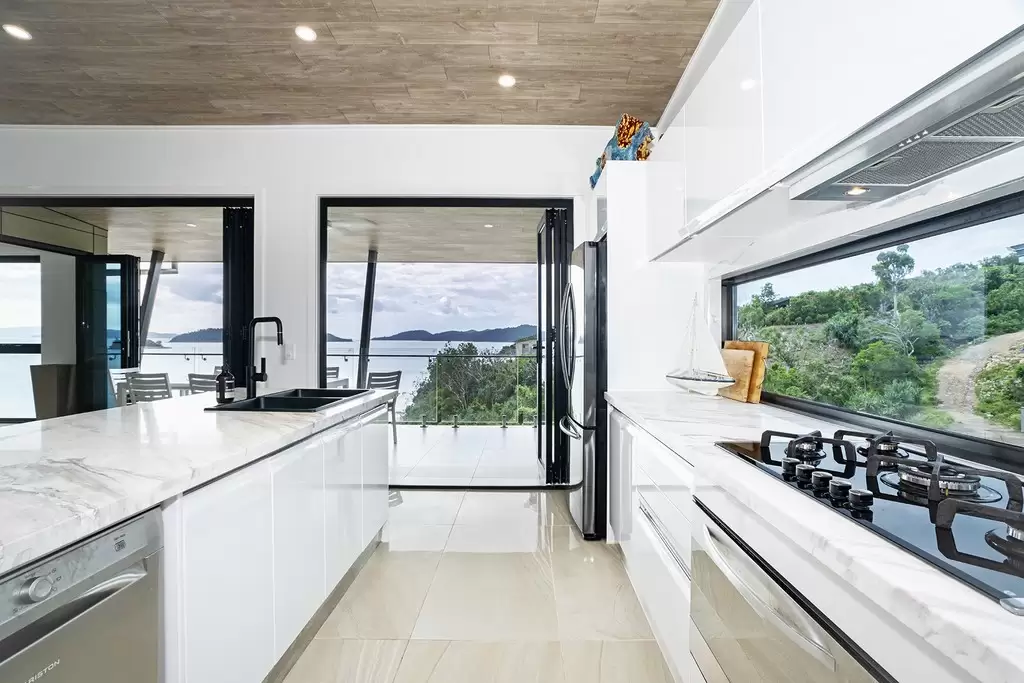 Hidden Cove 6/ 6 Acacia Drive, Hamilton Island Sold by Queensland Sotheby's International Realty - image 1