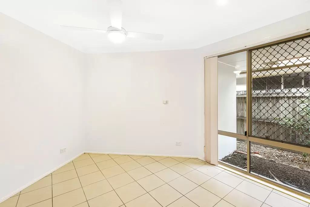 27/88 Cotlew Street East, Southport Sold by  - image 1