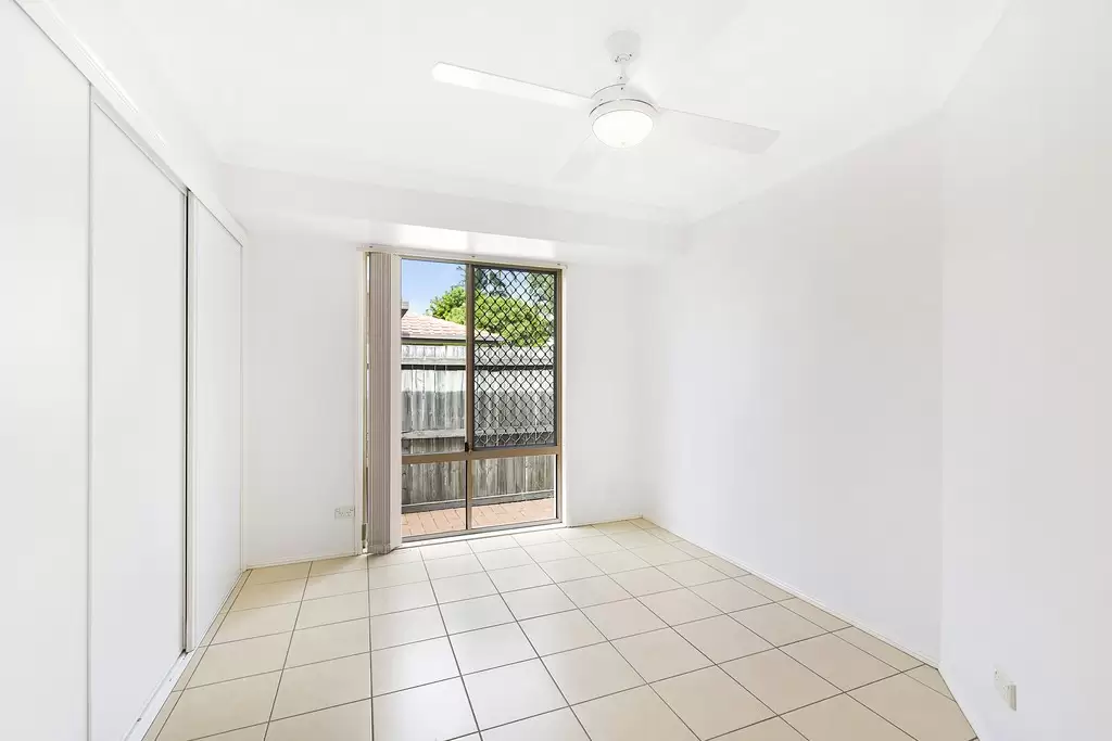 27/88 Cotlew Street East, Southport Sold by  - image 1