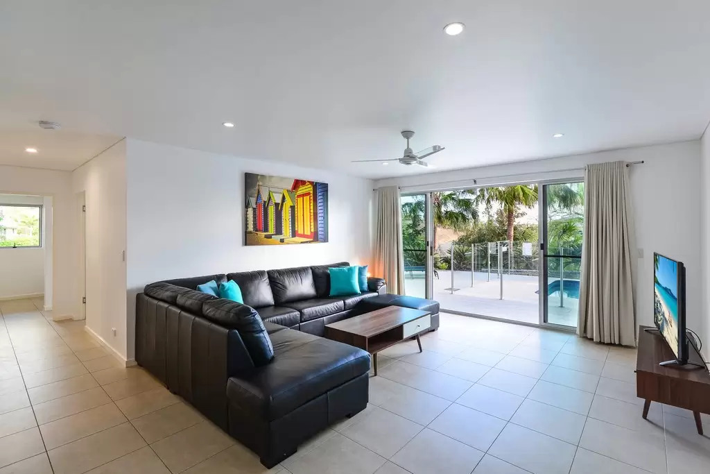 Peninsula 6 18 Whitsunday Boulevard, Hamilton Island Sold by Queensland Sotheby's International Realty - image 1