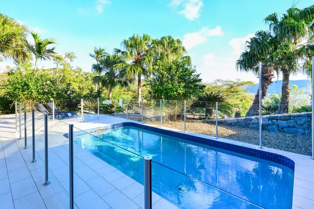Peninsula 6 18 Whitsunday Boulevard, Hamilton Island Sold by Queensland Sotheby's International Realty - image 1