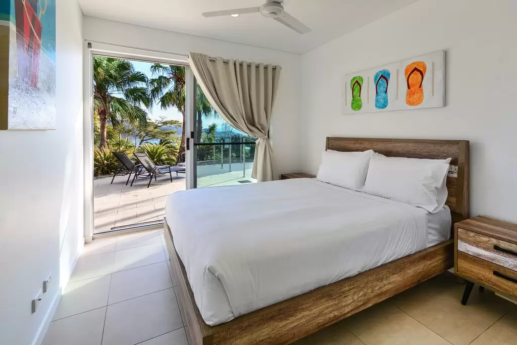 Peninsula 6 18 Whitsunday Boulevard, Hamilton Island Sold by Queensland Sotheby's International Realty - image 1