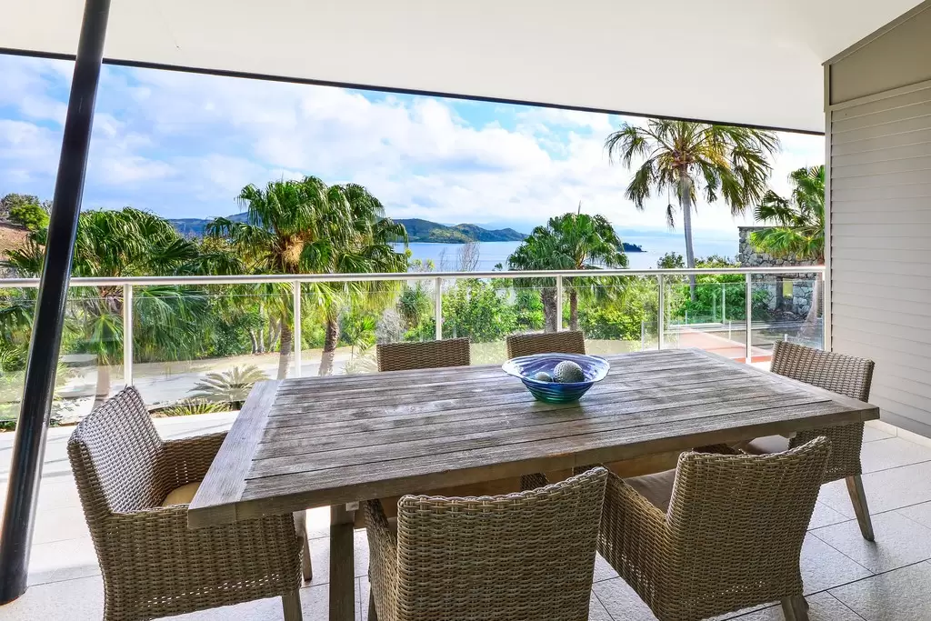 Peninsula 6 18 Whitsunday Boulevard, Hamilton Island Sold by Queensland Sotheby's International Realty - image 1
