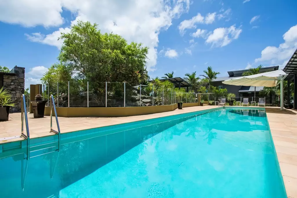 Peninsula 6 18 Whitsunday Boulevard, Hamilton Island Sold by Queensland Sotheby's International Realty - image 1