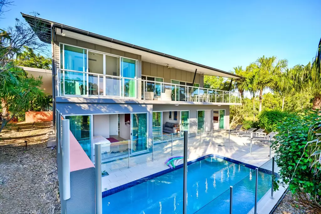 Peninsula 6 18 Whitsunday Boulevard, Hamilton Island Sold by Queensland Sotheby's International Realty - image 1