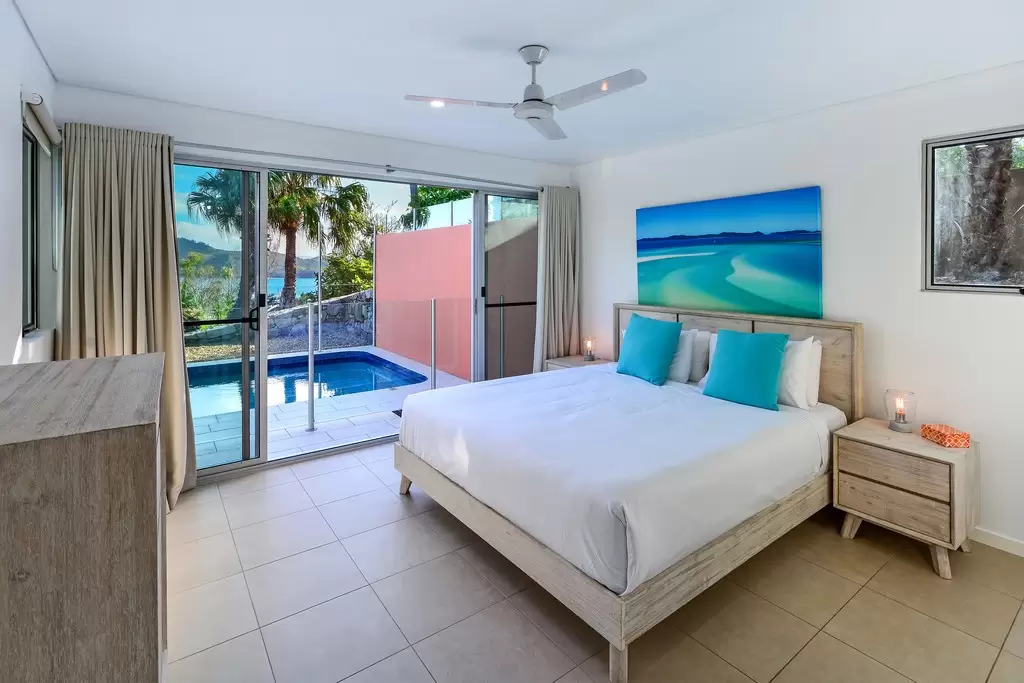 Peninsula 6 18 Whitsunday Boulevard, Hamilton Island Sold by Queensland Sotheby's International Realty - image 1