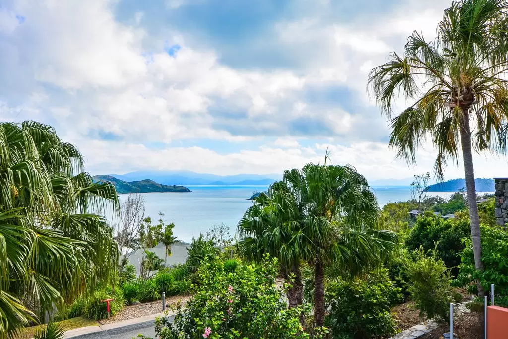 Peninsula 6 18 Whitsunday Boulevard, Hamilton Island Sold by Queensland Sotheby's International Realty - image 1