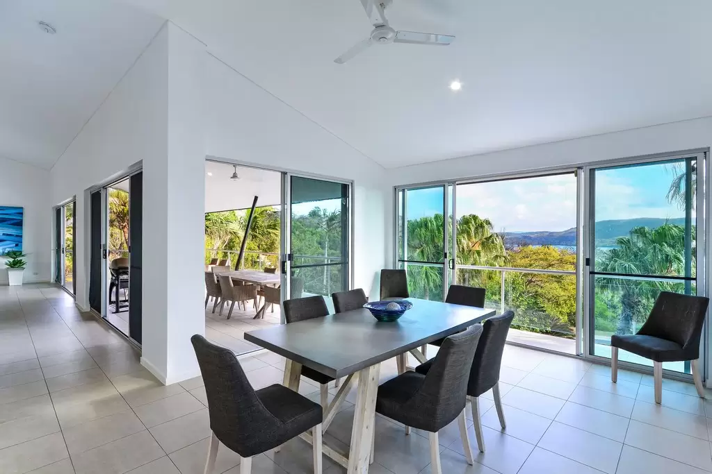Peninsula 6 18 Whitsunday Boulevard, Hamilton Island Sold by Queensland Sotheby's International Realty - image 1