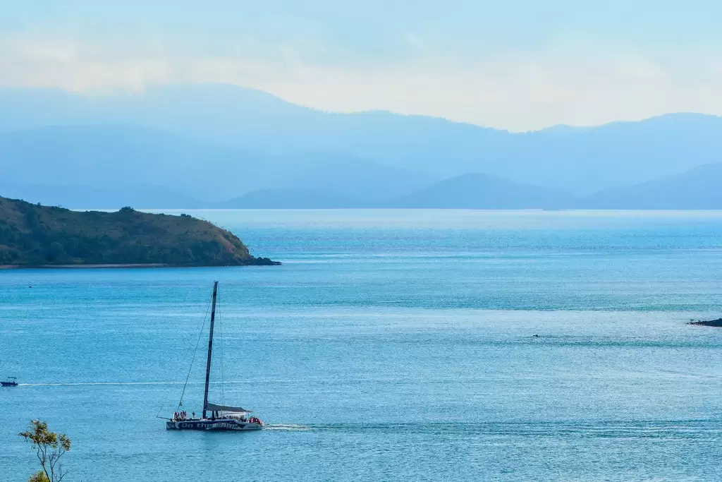 Peninsula 6 18 Whitsunday Boulevard, Hamilton Island Sold by Queensland Sotheby's International Realty - image 1