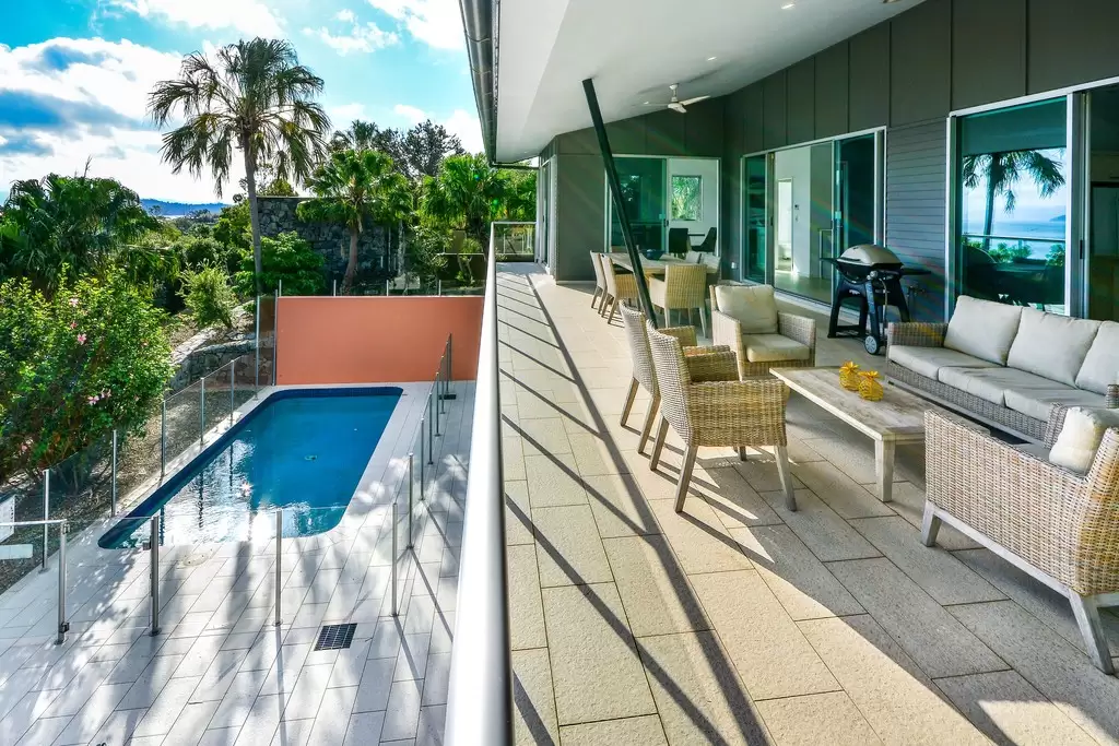 Peninsula 6 18 Whitsunday Boulevard, Hamilton Island Sold by Queensland Sotheby's International Realty - image 1