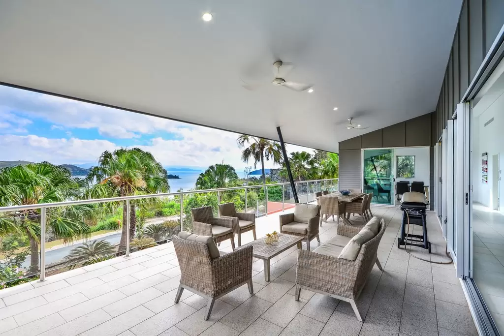 Peninsula 6 18 Whitsunday Boulevard, Hamilton Island Sold by Queensland Sotheby's International Realty - image 1